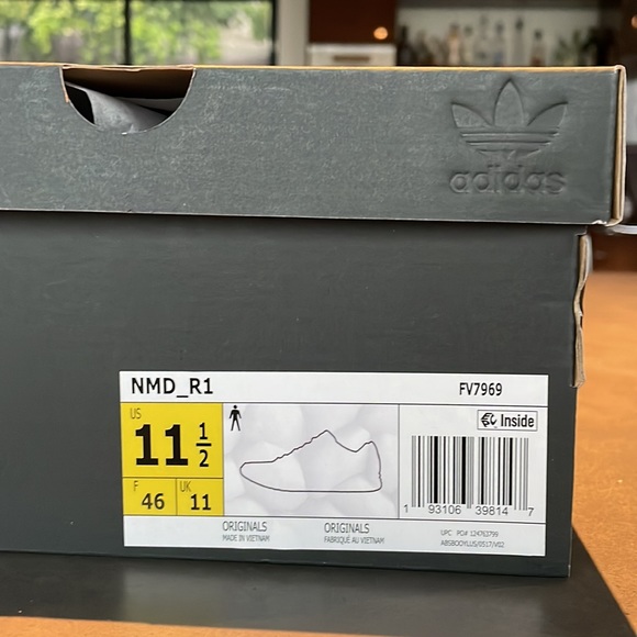 nmd_r1 shoes core black